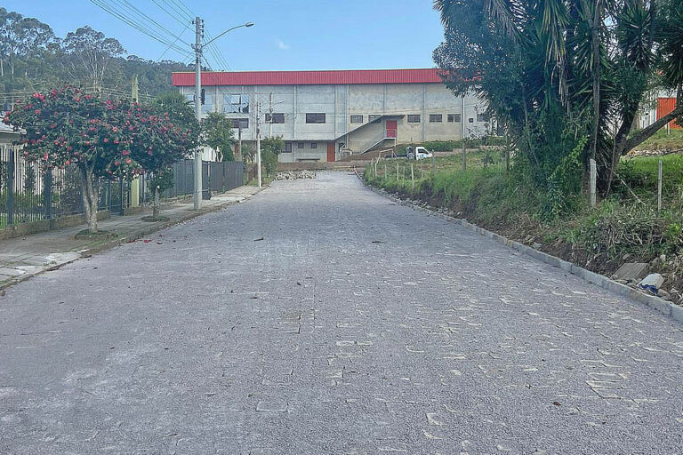 Pavimentação de paralelepipedo em Basalto na Rua Valentin Mazafioli na cidade de Garibaldi - RS