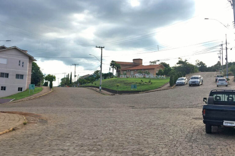 Obra de execução da rótula e revitalização da Via Cadorna e da Rua Ângelo Colet, na cidade de Montauri - RS.