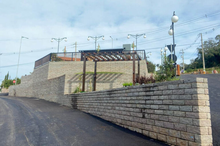 Obra de execução da rótula e revitalização da Via Cadorna e da Rua Ângelo Colet, na cidade de Montauri - RS.