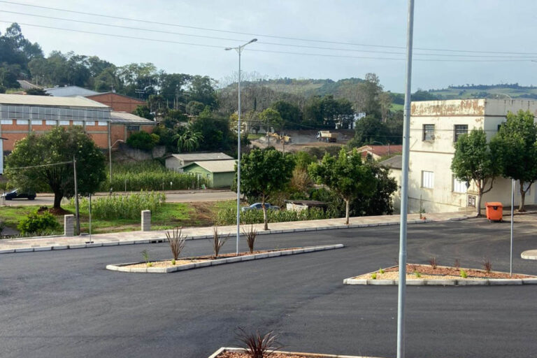 Obra de execução da rótula e revitalização da Via Cadorna e da Rua Ângelo Colet, na cidade de Montauri - RS.