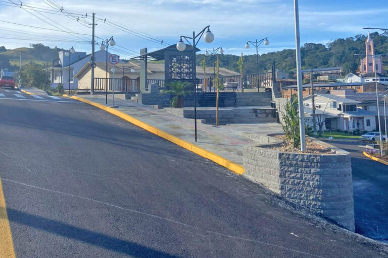 Obra de execução da rótula e revitalização da Via Cadorna e da Rua Ângelo Colet, na cidade de Montauri - RS.
