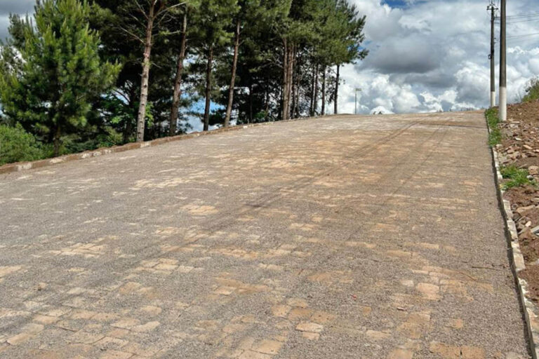 Reconstrução da Rua José Debastiane com Paralelepípedo de Basalto em Serafina Corrêa - RS