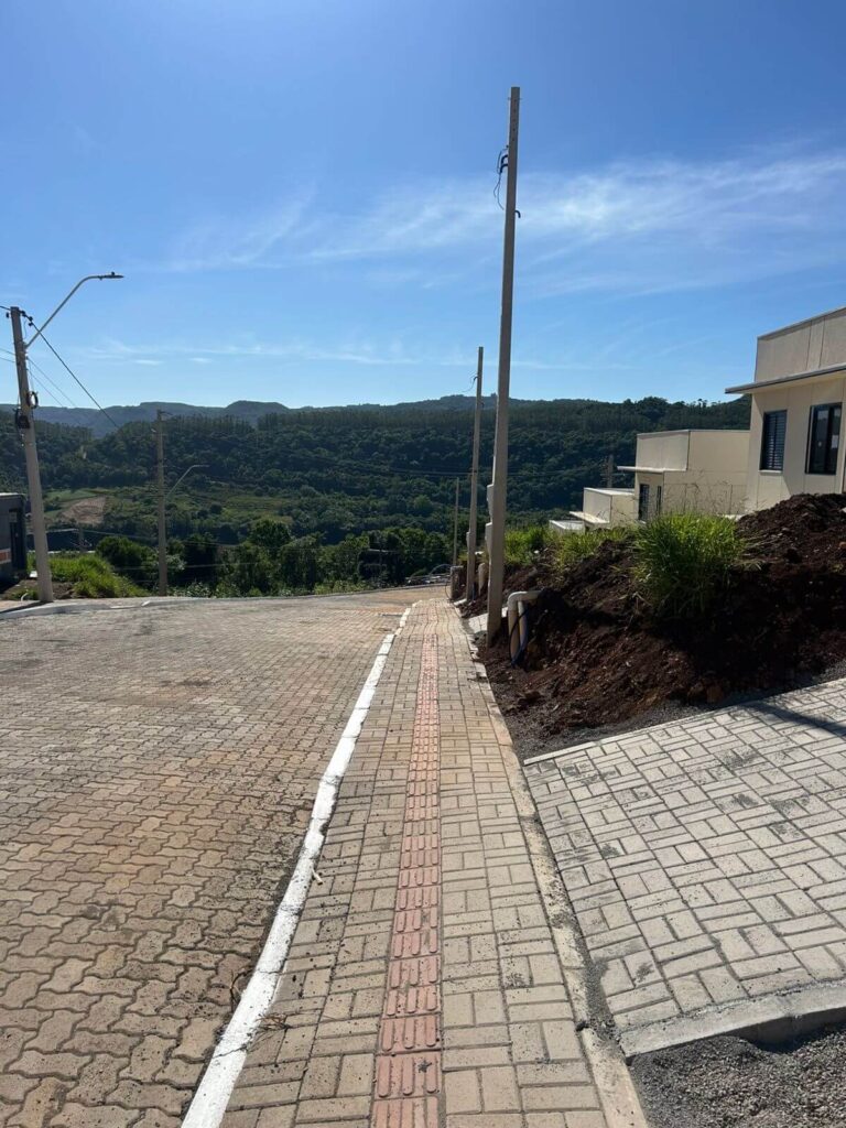 Obra de pavimentação na cidade de Muçum RS