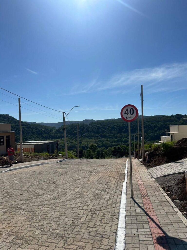 Obra de pavimentação na cidade de Muçum RS