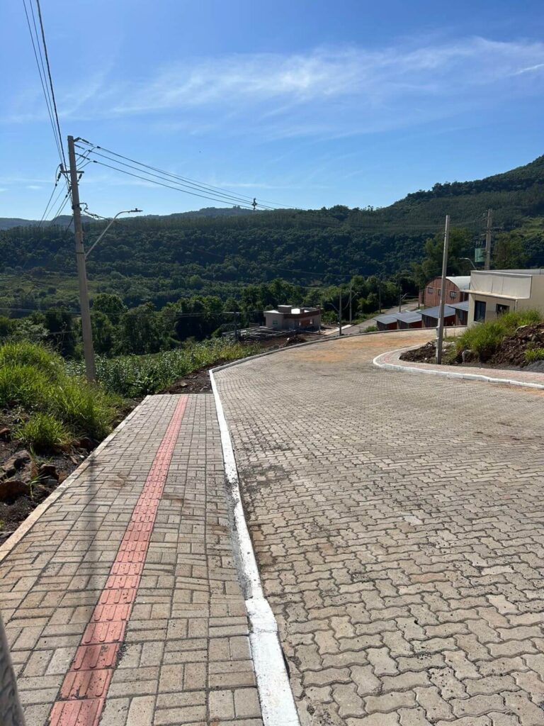 Obra de pavimentação na cidade de Muçum RS