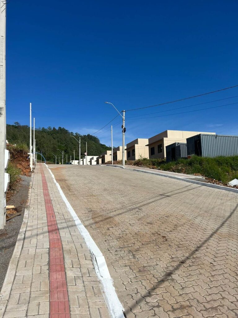 Obra de pavimentação na cidade de Muçum RS