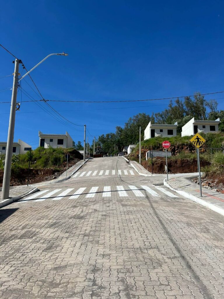 Obra de pavimentação na cidade de Muçum RS