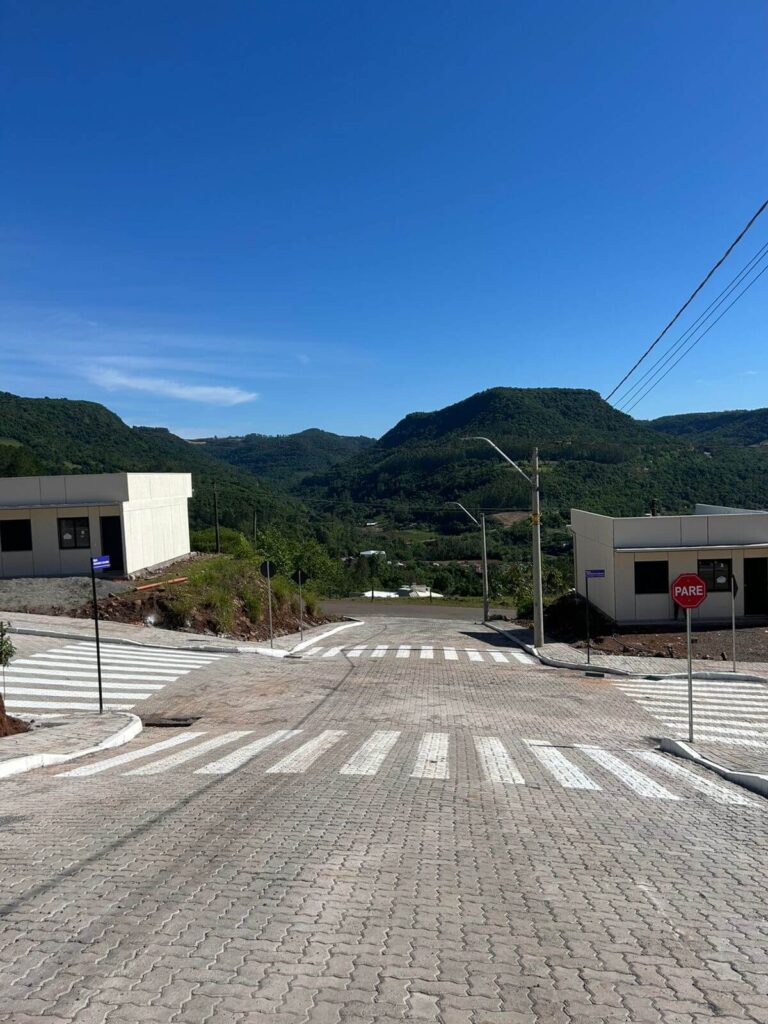 Obra de pavimentação na cidade de Muçum RS