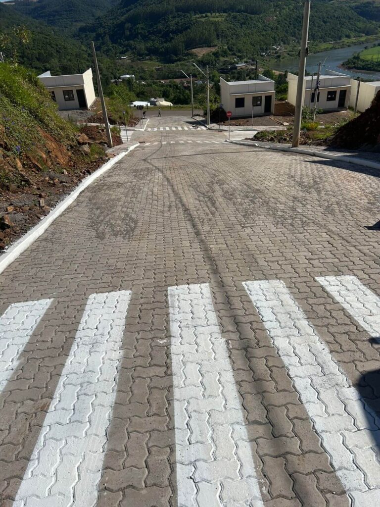 Obra de pavimentação na cidade de Muçum RS