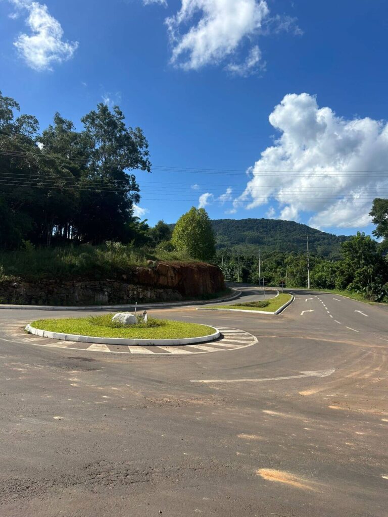 Implantação de rótula com infraestrutura completa em Alto Feliz – RS