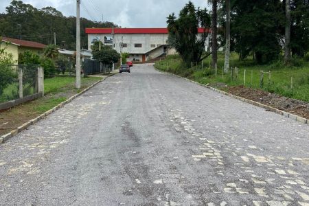 Pavimentação de paralelepipedo em Basalto na Rua Valentin Mazafioli na cidade de Garibaldi - RS