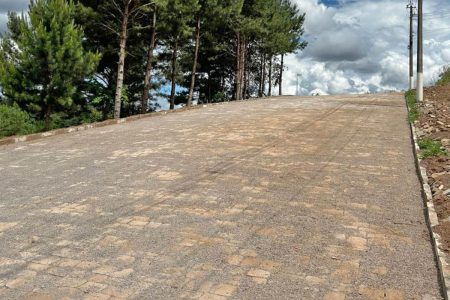 Reconstrução da Rua José Debastiane com Paralelepípedo de Basalto em Serafina Corrêa - RS